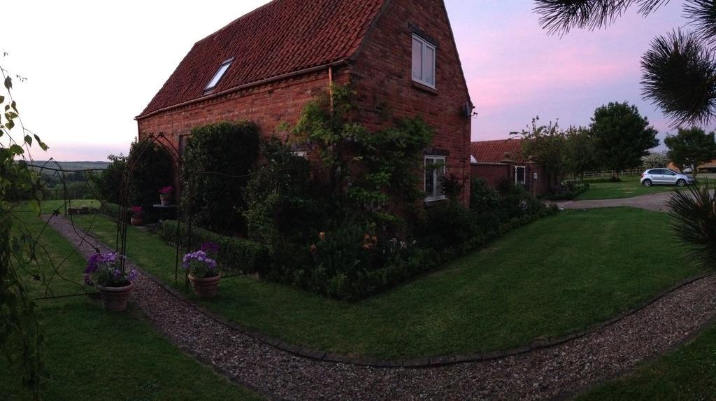 Hunger Barn Bed & Breakfast Norwell Exterior photo